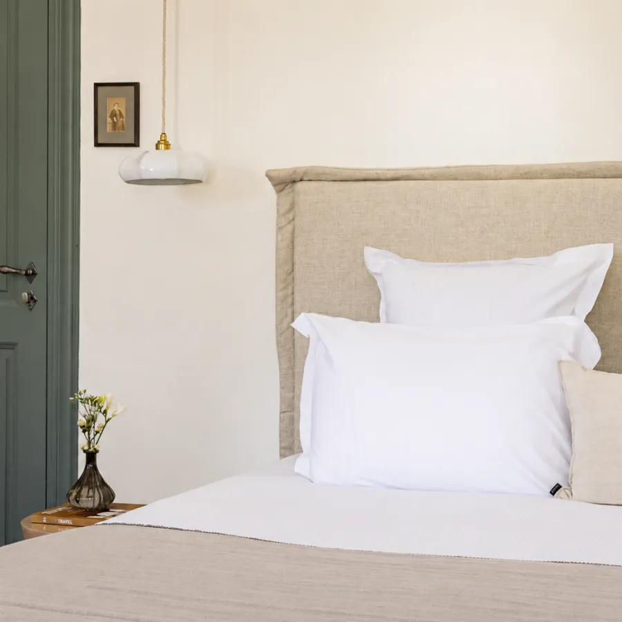 hotel-domaine-de-fontenille-luberon-chambre-pmr-superieure-decoration