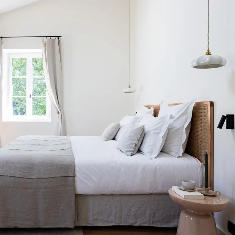 hotel-domaine-de-fontenille-luberon-chambre-suite-lit