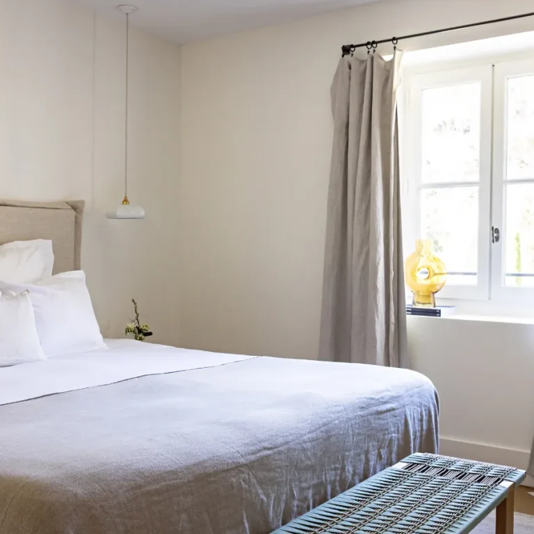 hotel-domaine-de-fontenille-luberon-chambre-suite-vue-globale