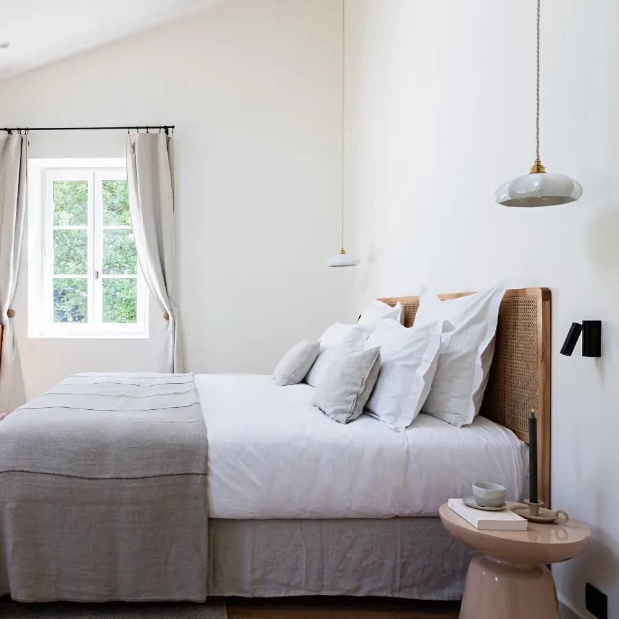 hotel-domaine-de-fontenille-luberon-chambre-superieure-lit