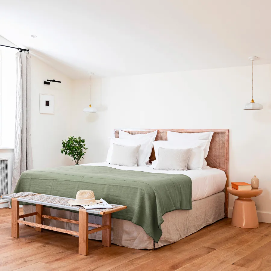 hotel-domaine-de-fontenille-luberon-chambre-superieure-vue-globale
